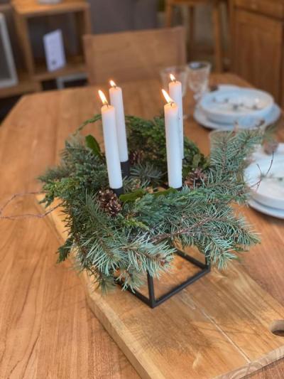 How to Make a Christmas Table Centerpiece: Step by Step Tutorial