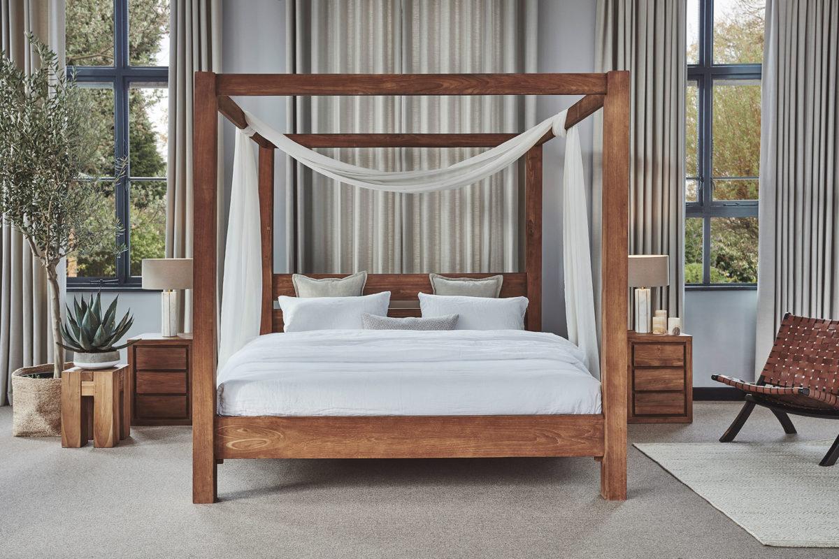 A spotlight on the four poster bed... And how to dress your bed
