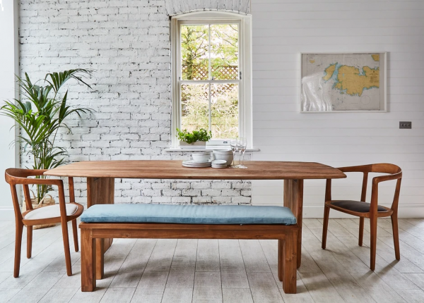 3 reasons why you need a wooden bench in your home